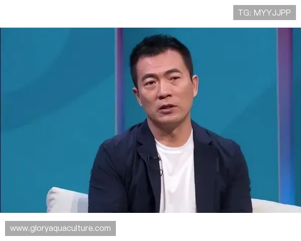 黄健翔首次在角旗区附近解说比赛 感受独特视角带来的新体验
